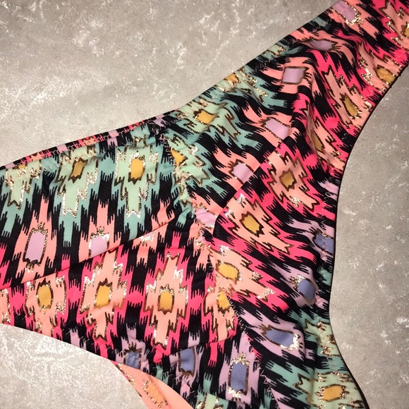 NWT Victorias Secret Medium ITSY Ruched Back Bikini - Picture 3 of 4